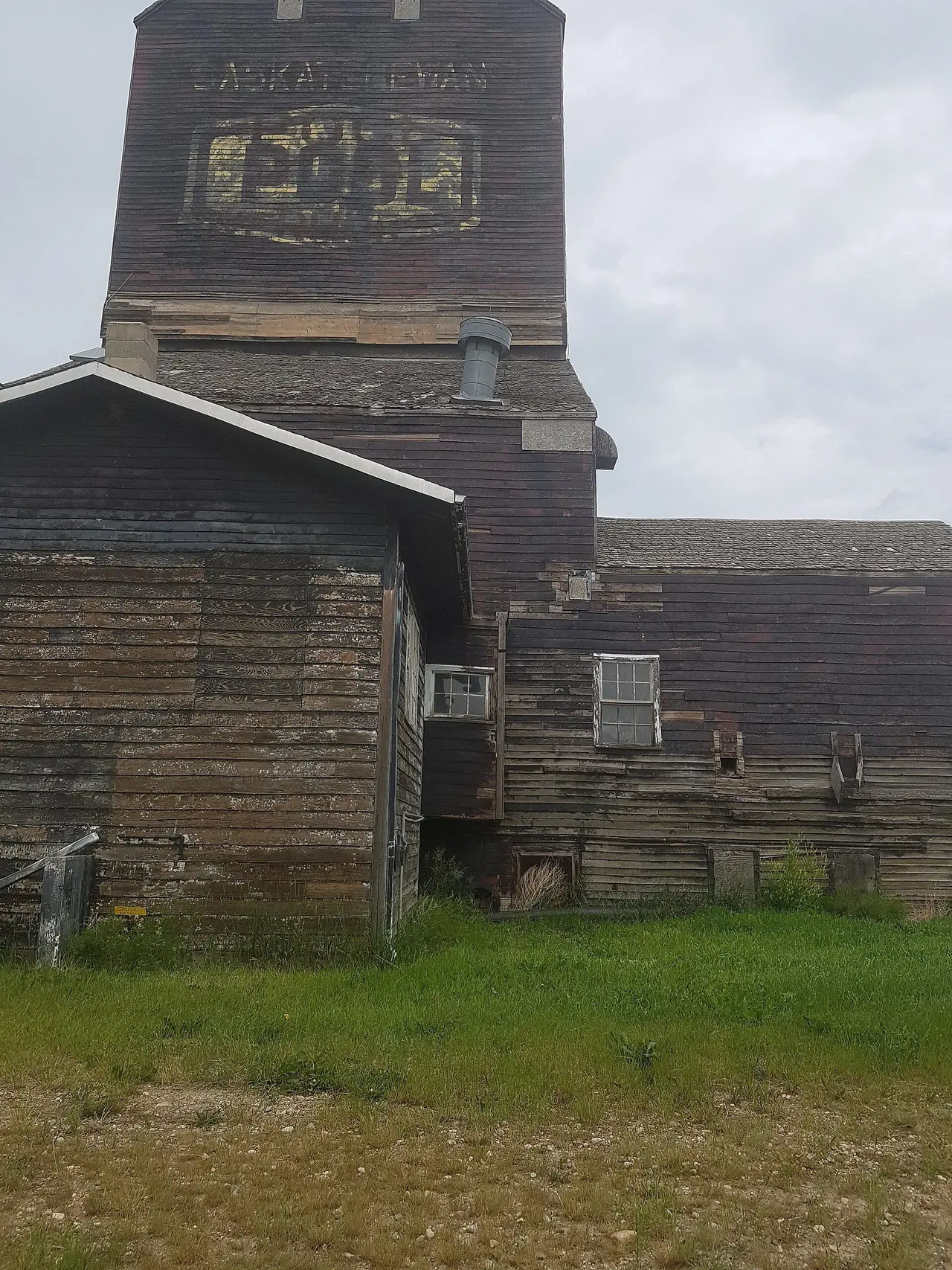Old Saskatchewan Wheat Pool grain elevator, 2019